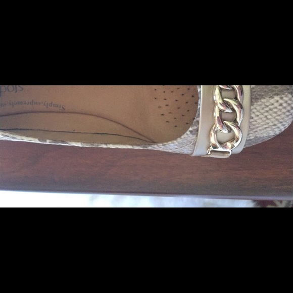 Flats - Picture 8 of 8